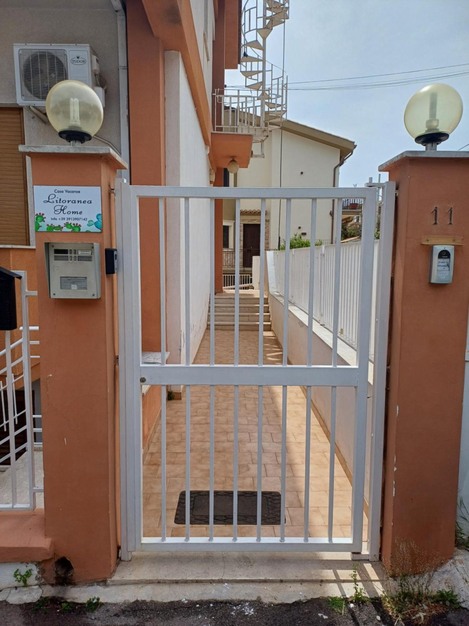Litoranea Home Santa Flavia Bagian luar foto
